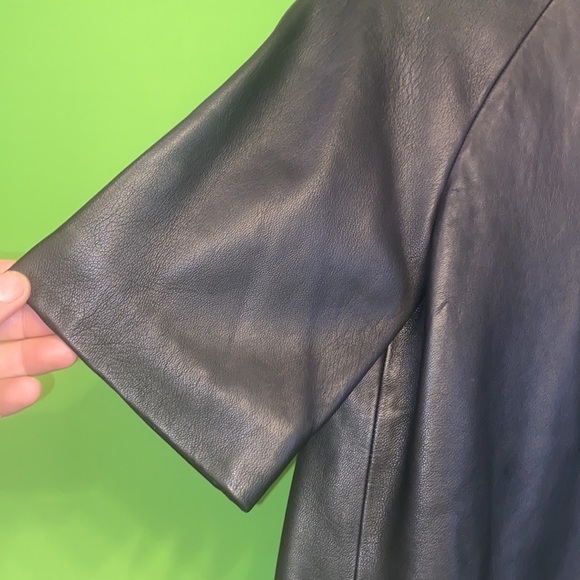 Loft by Ann Taylor Ladies Black Cropped Real Leather Jacket button cape style s0 - Picture 8 of 11